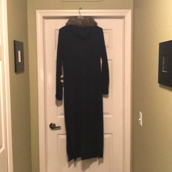 sweater with fur collar in navy blue. - Picture 3 of 4